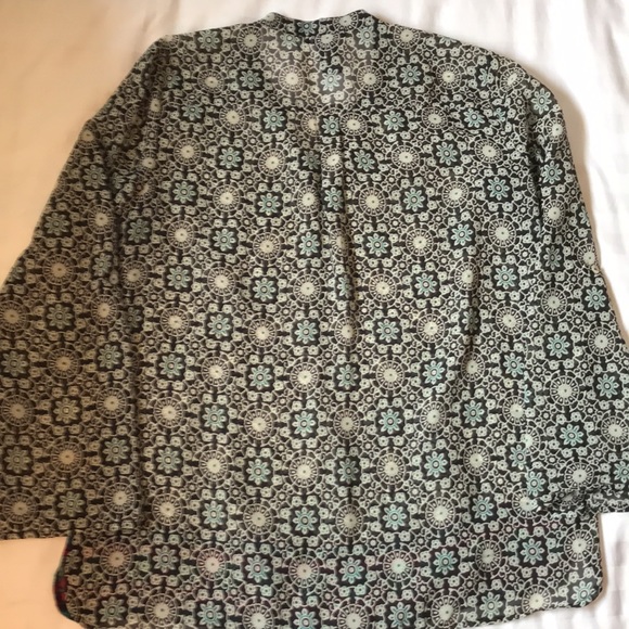 Free with a bundle band collar semi sheer roomy medallion print tunic/shirt EUC - Picture 5 of 7